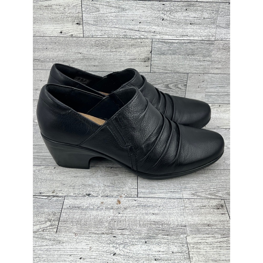 Clarks Collection Adriel Viola Women 8 Black Leather Pleated Shootie Heel Pump